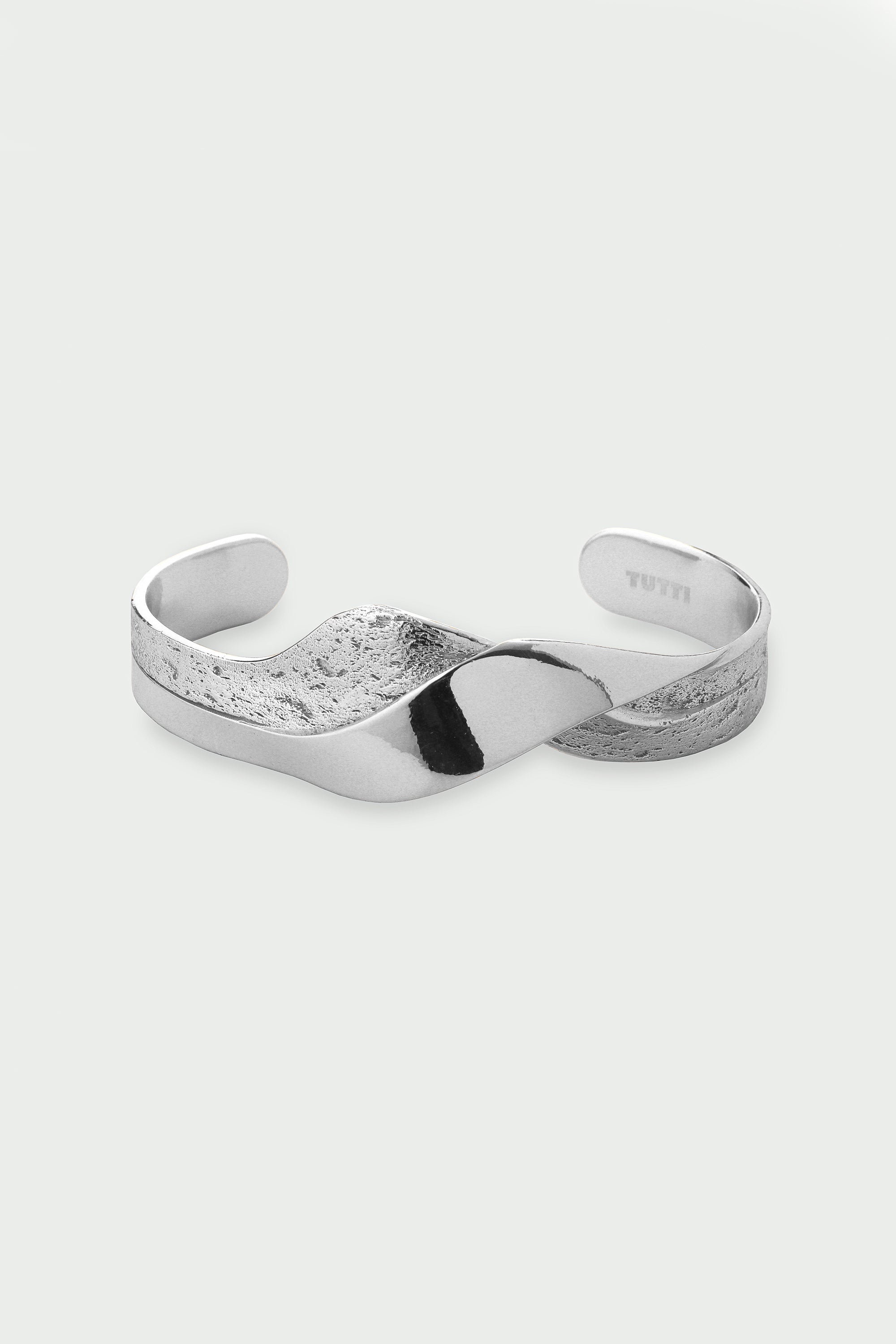 Wave Bangle |Jewellery that reflects modern simplicity. Designed
