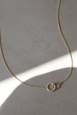 Pose Necklace Gold