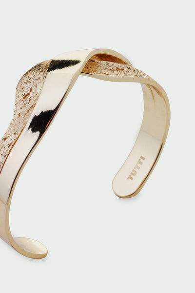 Wave Bangle |Jewellery that reflects modern simplicity. Designed