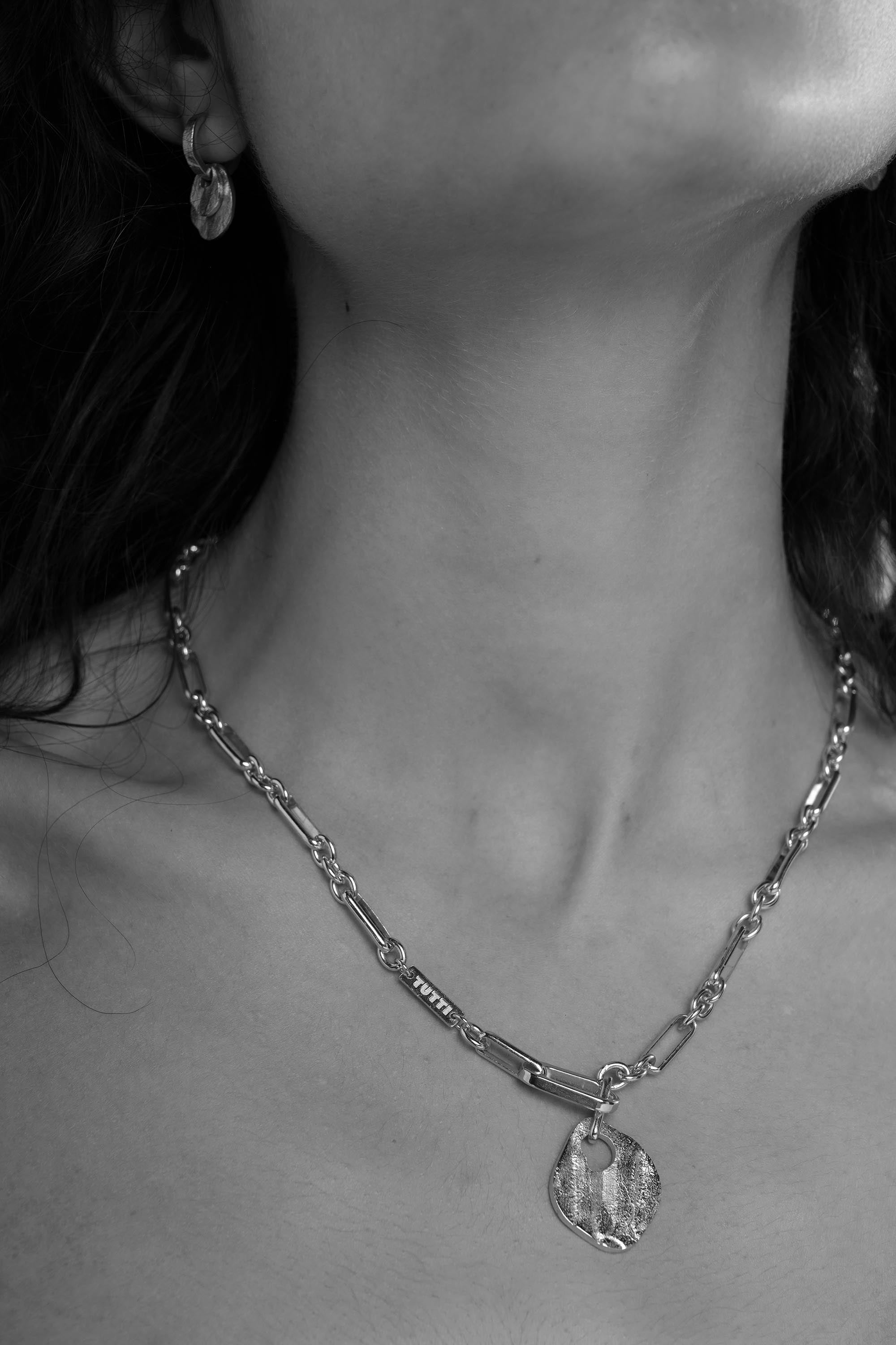 Baia Lariat Necklace