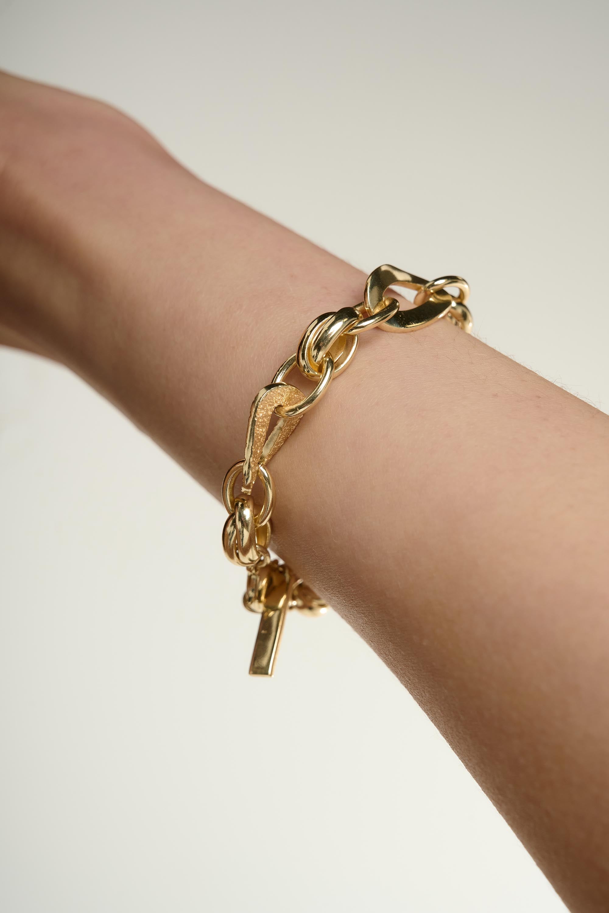Wave Chain Bracelet |Jewellery that reflects modern simplicity