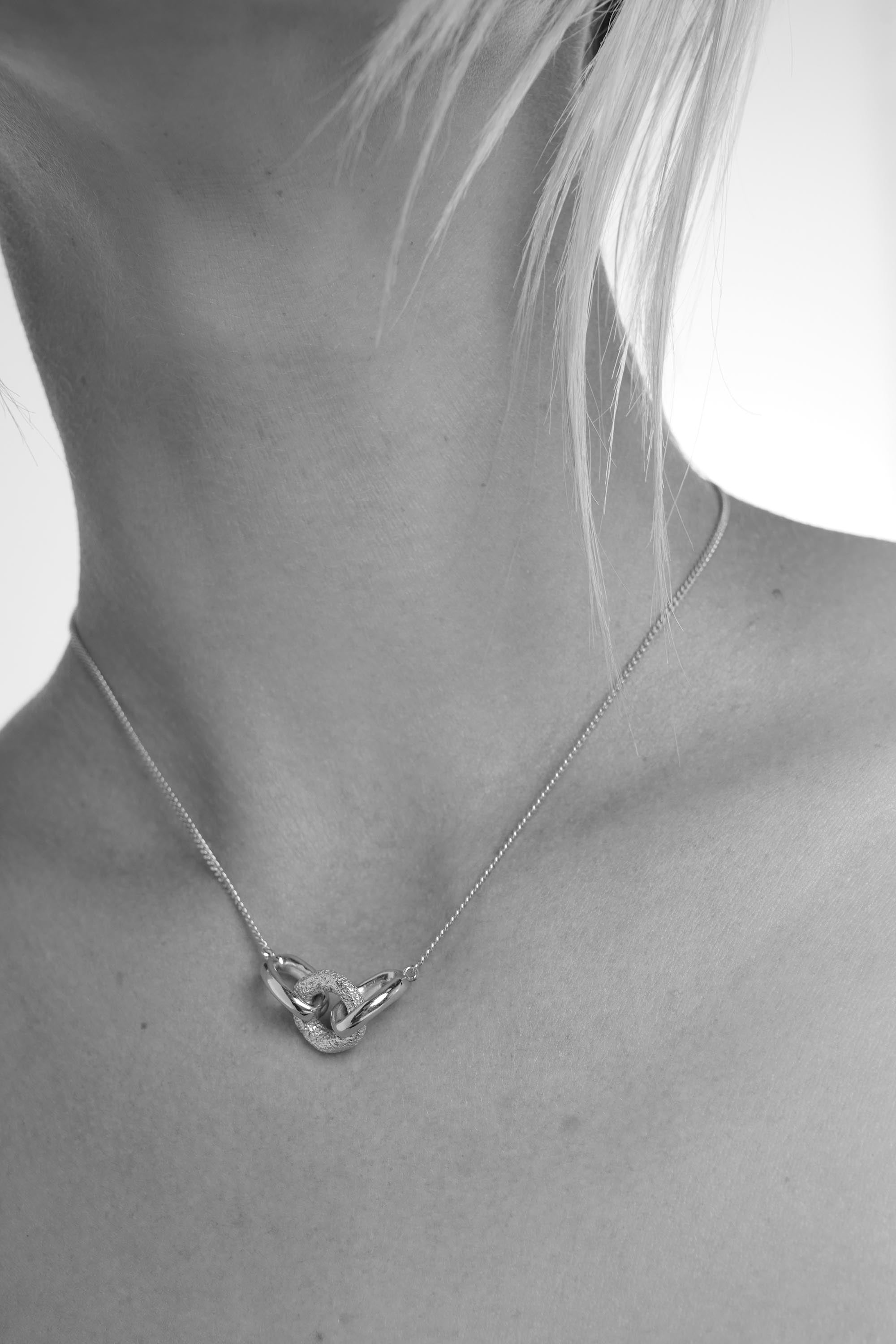 Bind Necklace