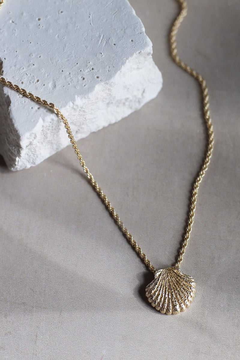 Shell Necklace Gold