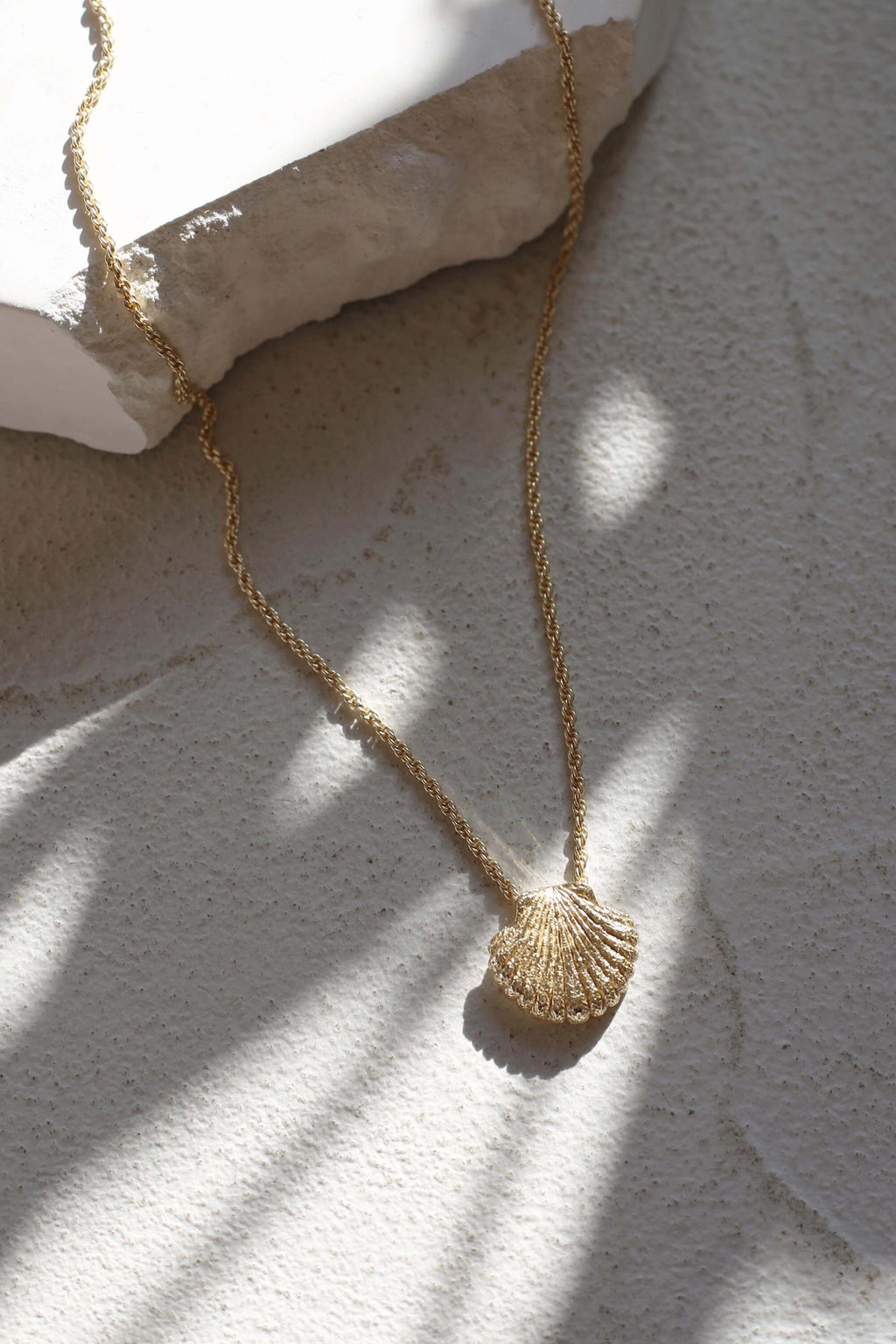 Shell Necklace Gold
